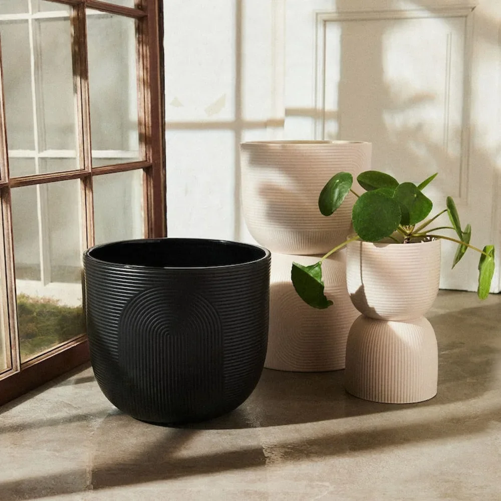 TABLETOP ARCH PEDESTAL PLANTER, BLACK - Picture 4 of 5